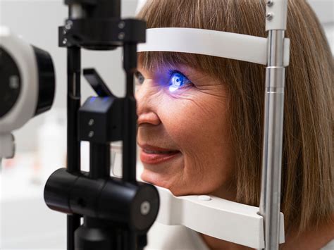 Best Private Cataract Surgeons in Huddersfield .